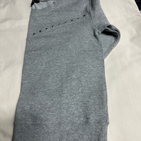 Studio by JPR Med Heather Grey Top/Sweatshirt, size S - Picture 5 of 7